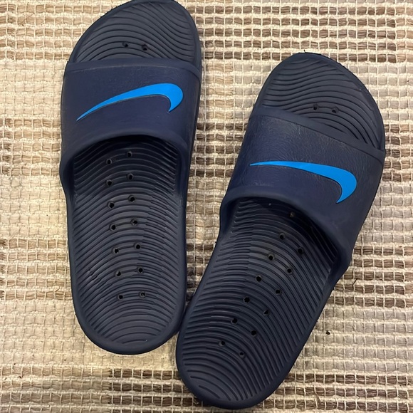 Navy blue Nike Slides - Picture 2 of 3